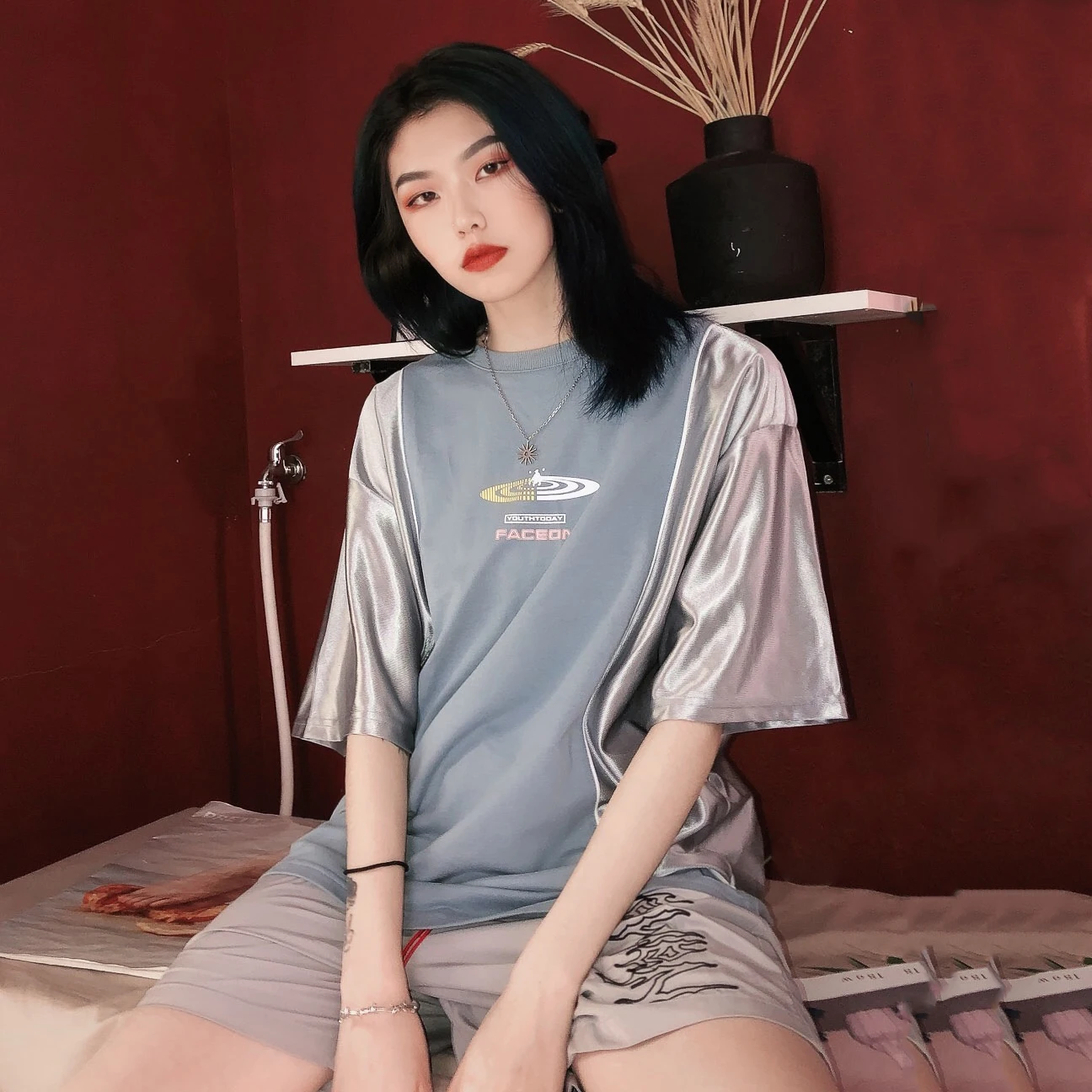 Уличная оригинальная свободная футболка с коротким рукавом и принтом в виде