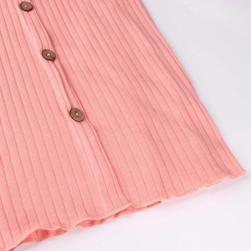 Розовое облегающее трикотажное платье D111 с пуговицами спереди открытыми плечами