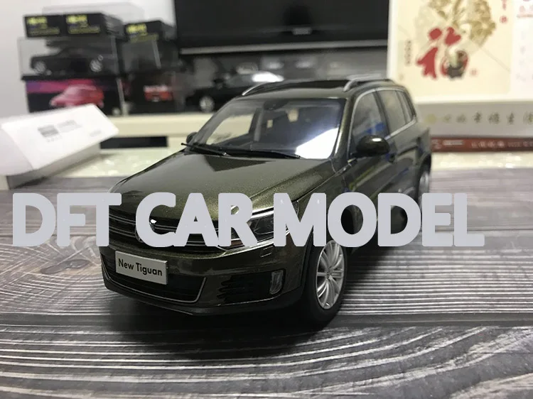 Литой 1:18 игрушечный спортивный автомобиль модель TIGUAN 2013 детских игрушечных автомобилей оригинальные авторизованные подлинные детские игрушки