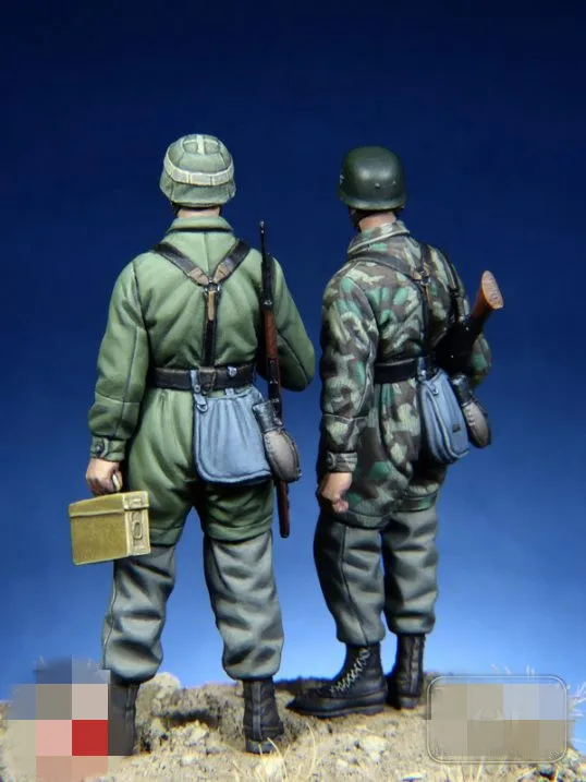 1/35 Resin Figure Model Kit WWII german soldiers 2 Figures Unassambled Unpainted