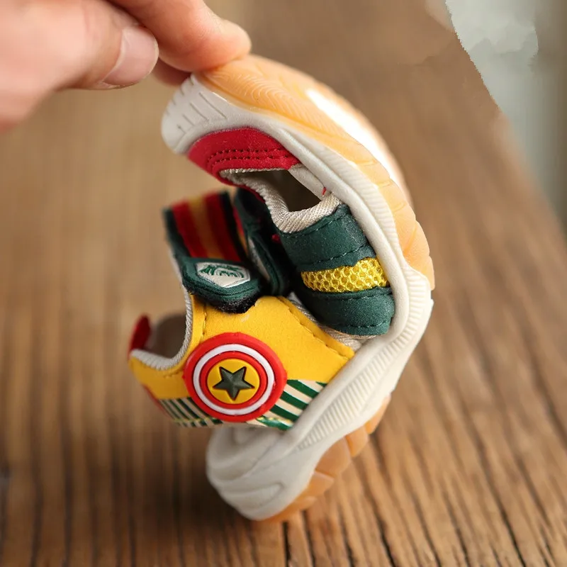 Сандалии со светодиодной подсветкой для мальчиков и девочек мягкая Брендовая