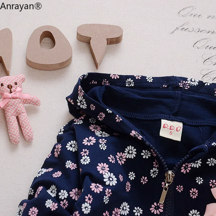 Комплект детской одежды из футболки с длинным рукавом и брюк хлопковый