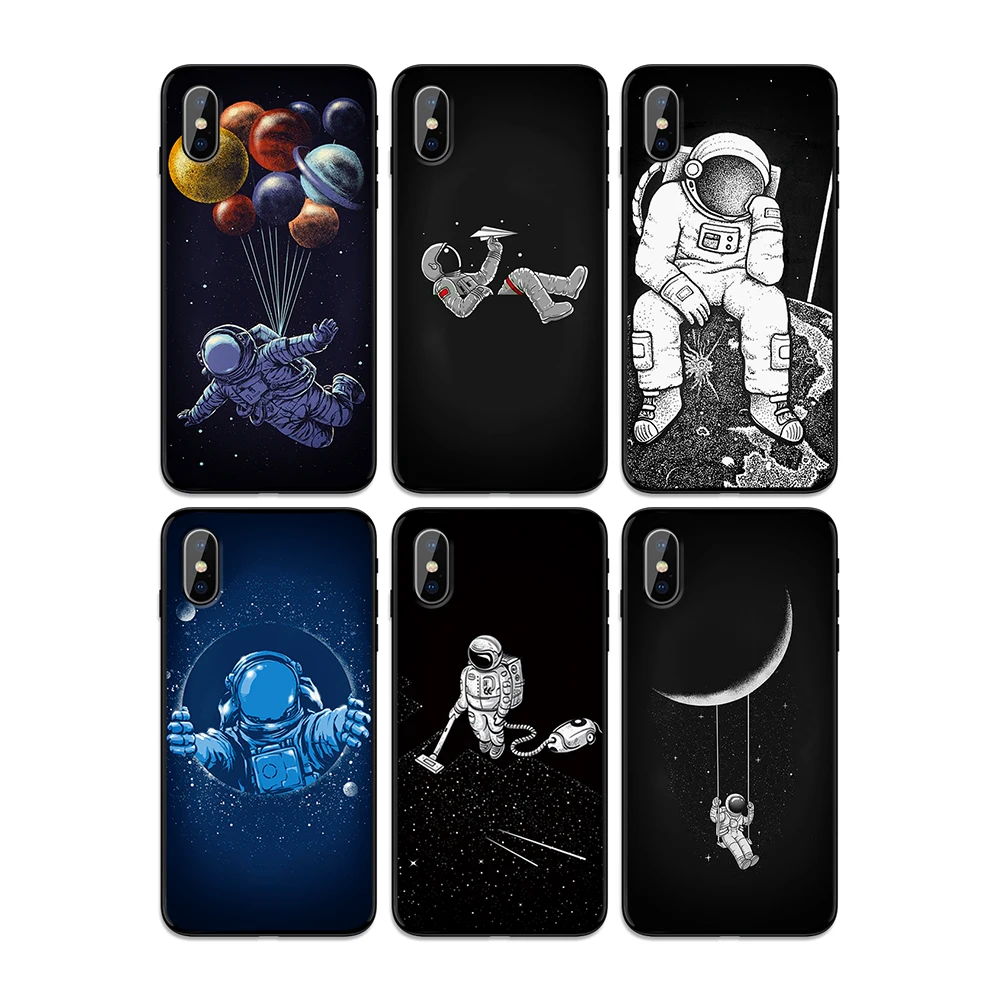 Черно-белого цвета с изображением космонавта мягкая термополиуретановая