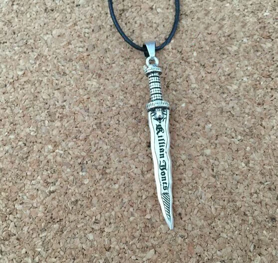 Под Старину с серебряным покрытием однажды какое то время Киллиан Джонс кулон