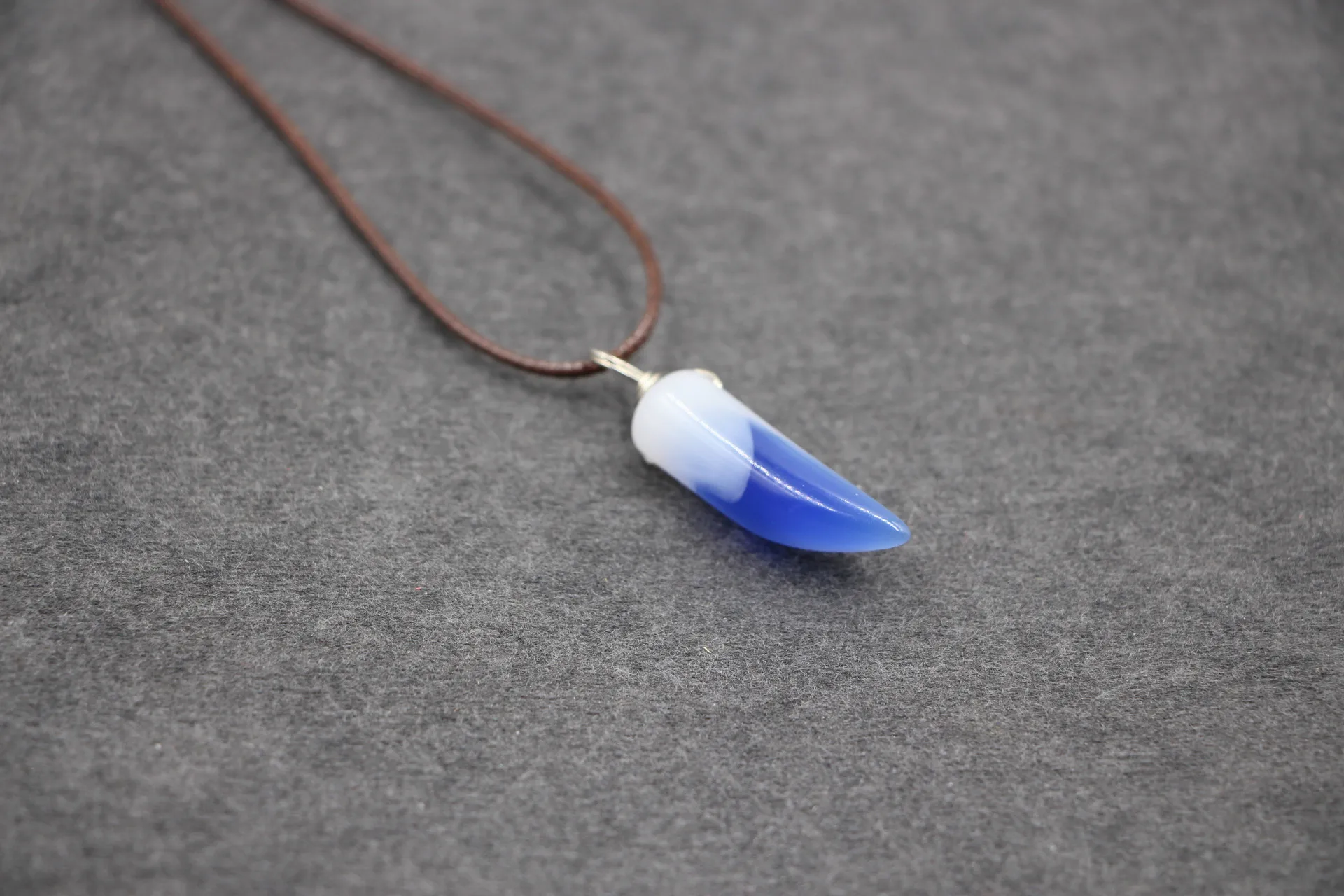 Разноцветный кристалл кулон волчий зуб кожаная веревка колье модные ювелирные