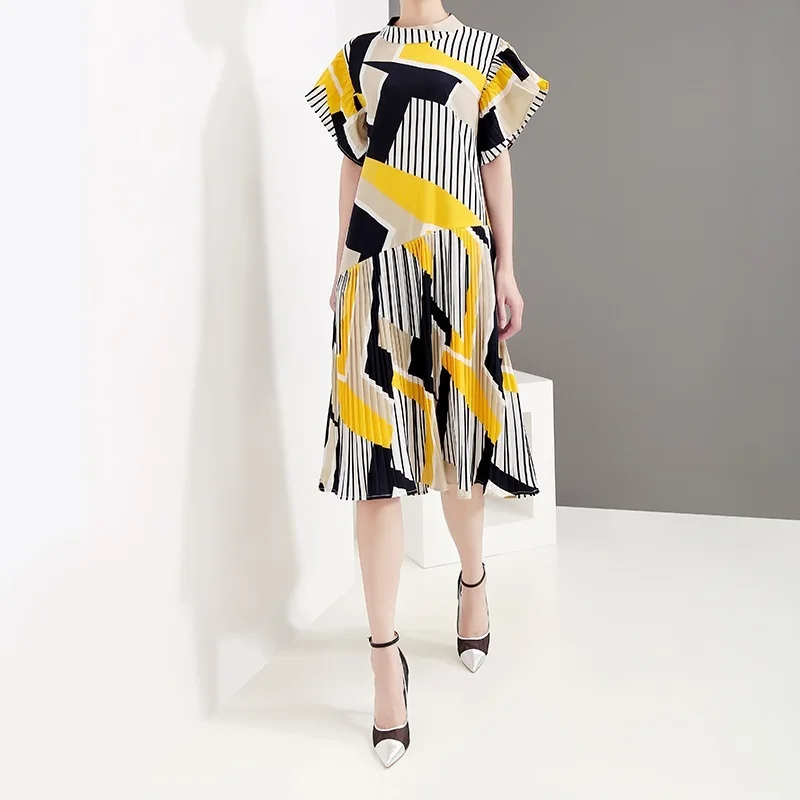 Женское плиссированное платье в полоску свободное летнее с воротником-стойкой и