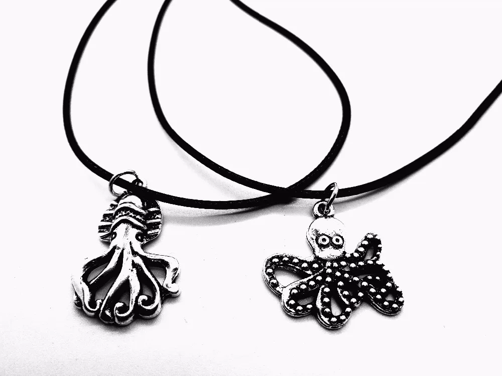 

30Set Cute Metal Sea Animal Octopus Necklace Vintage Cuttlefish Squid Leather Rope Necklaces for Nautical Ocean Marine Life