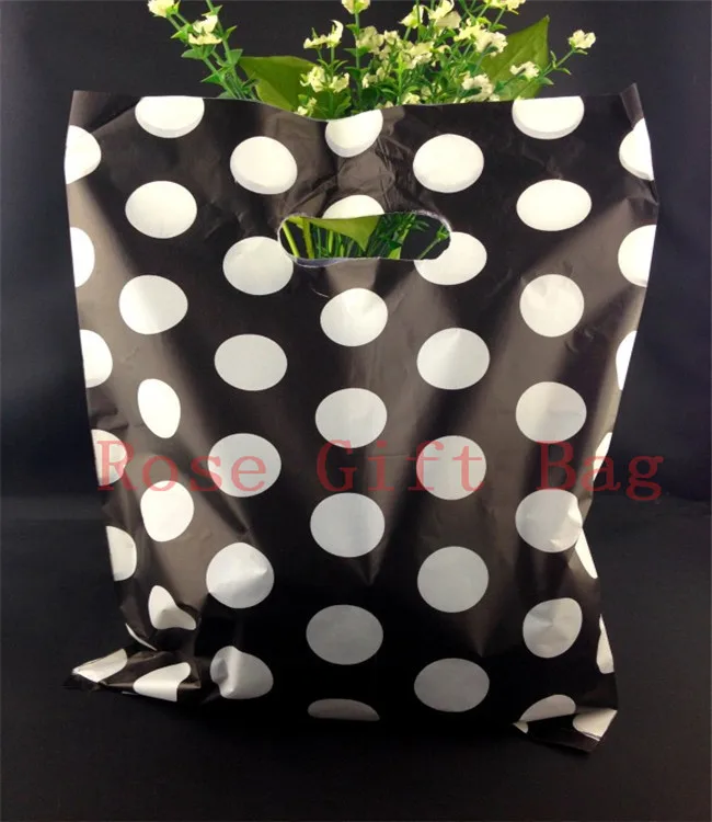 

Wholesale White Round Dots Black Plastic Bag 25x35cm Large Jewelry Shopping Packaging Plastic Gift Bags With Handle 50pcs/lot