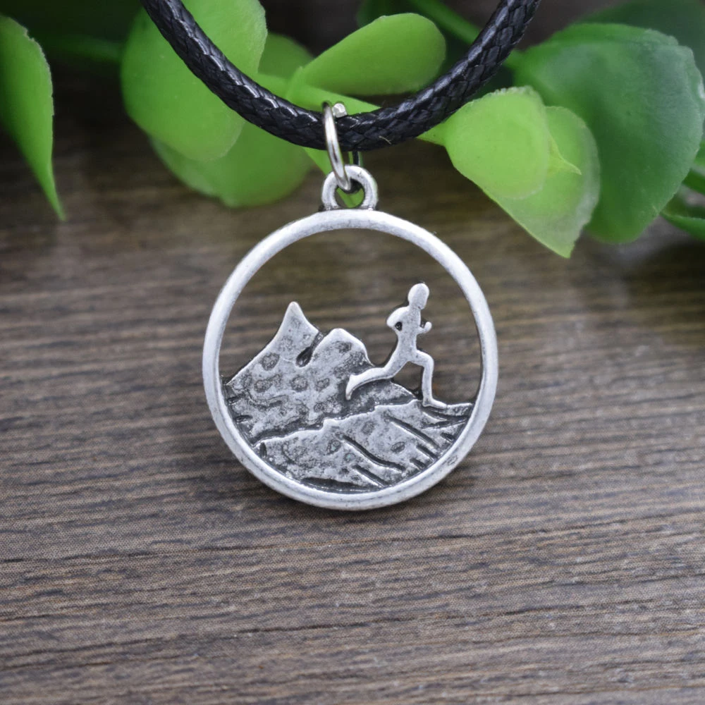 SanLan A Boy Runner Round Charm running Pendants Snowy Mountain Necklace Hiking Outdoor Travel Jewelry Mountains Climbing Gifts | Украшения