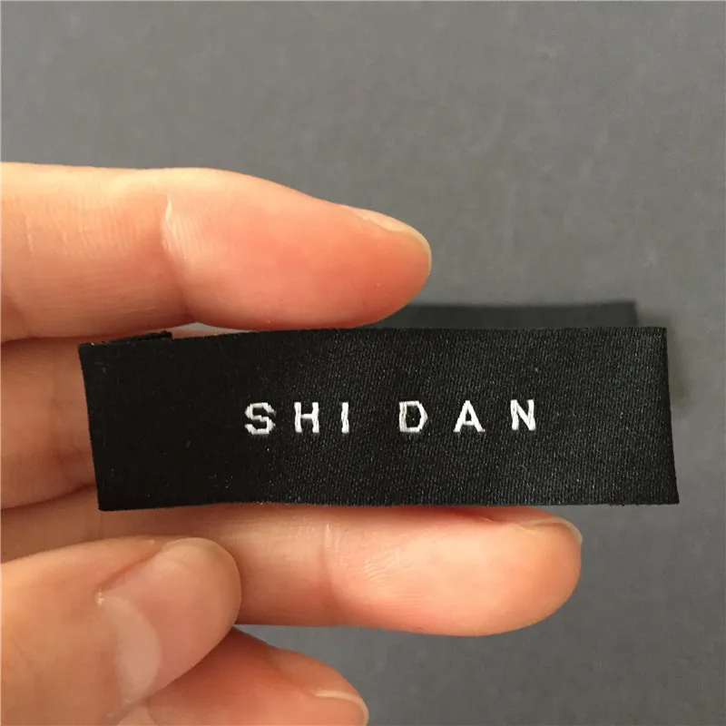 

Customized Clothing Labels in Size 1.6*5.2cm End Fold Brand Labels