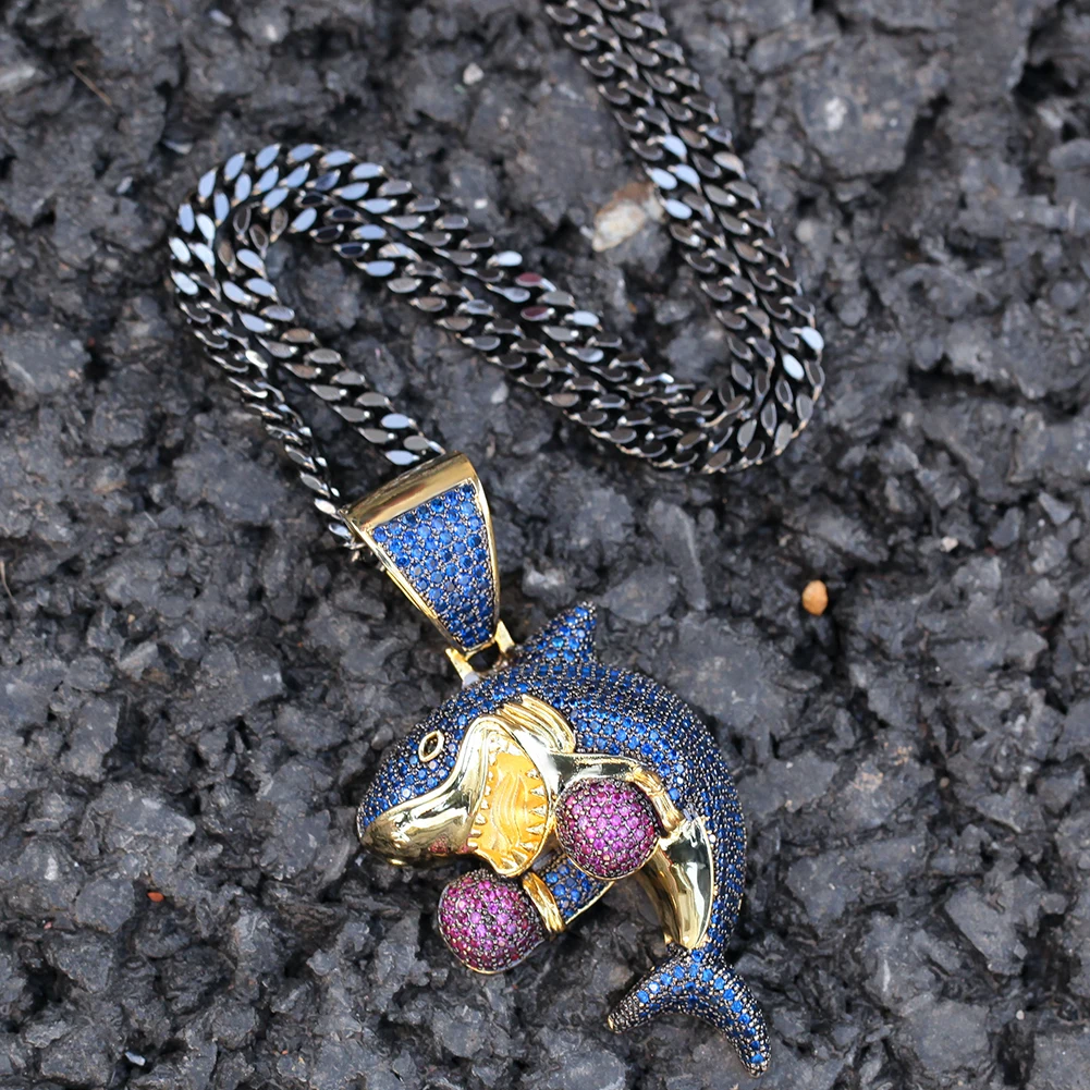 Красочные. Драгоценный камень Iced Out CZ открытый рот Акула с боксерскими перчатками