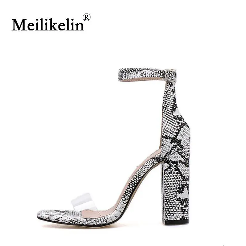 Женские сандалии на высоком квадратном каблуке с открытым носком высоким