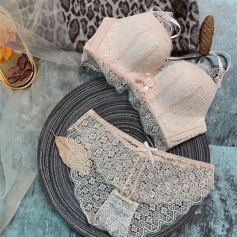 Комплект женского нижнего белья из бюстгальтера пуш ап и трусиков|Комплекты