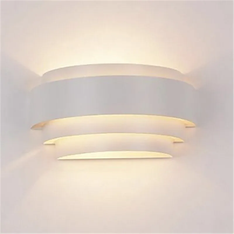 Современный настенный светодиодный светильник белое бра с утопленным