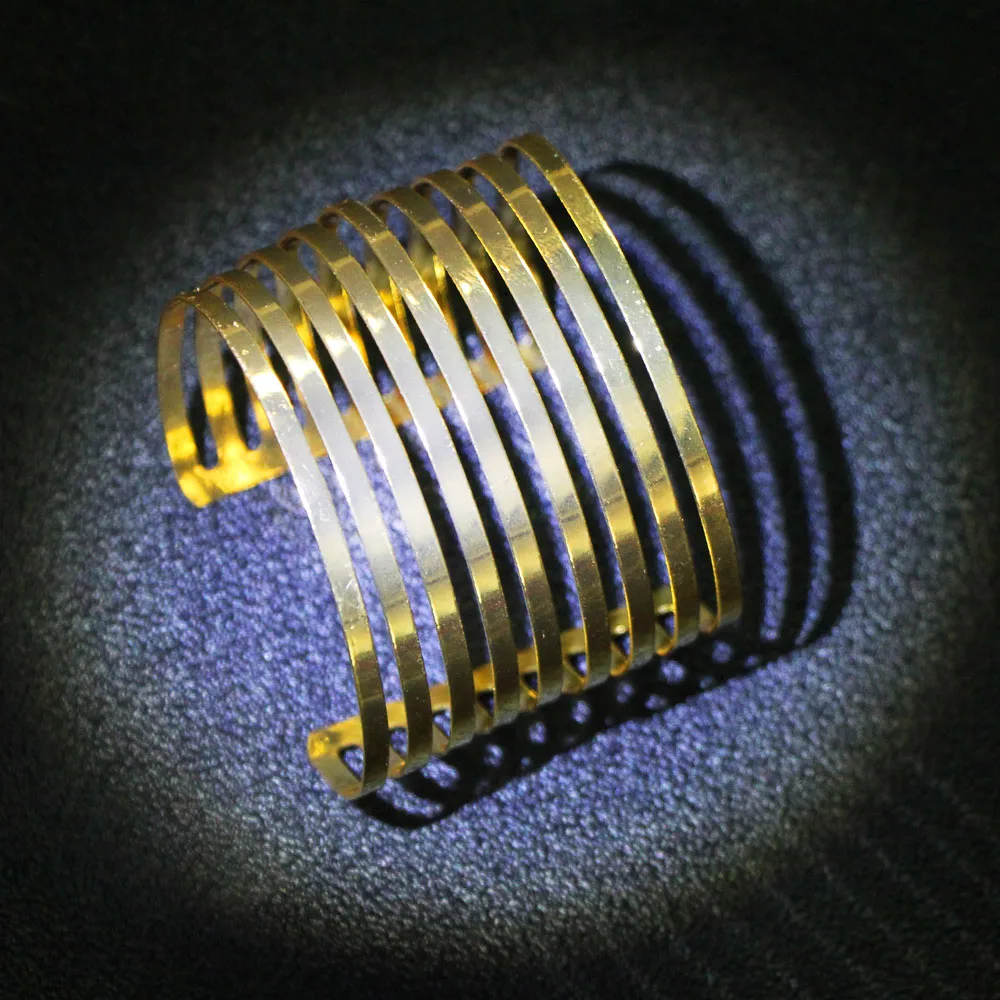 Женский металлический браслет JUST FEEL золотистый на запястье для вечеринки в Дубае