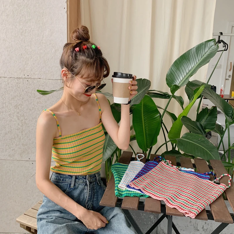 Женская короткая майка в радужную полоску повседневная трикотажная безрукавка