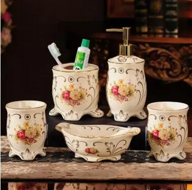 5PCS Высококачественные керамические наборы для ванной в европейском стиле Jingdezhen/1 бутылка для эмульсии/1 мыльница/2 чашки/1 держатель для зубных щеток - Цвет: 5PCS