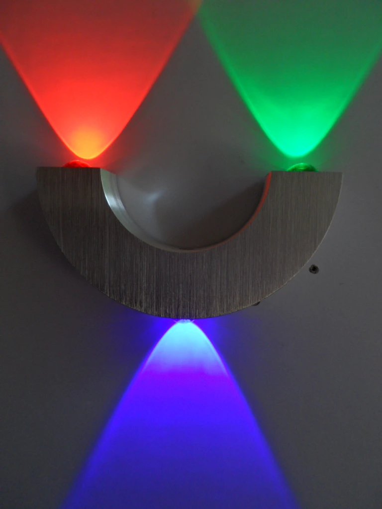 Цветной настенный RGB светильник с дистанционным управлением на 360
