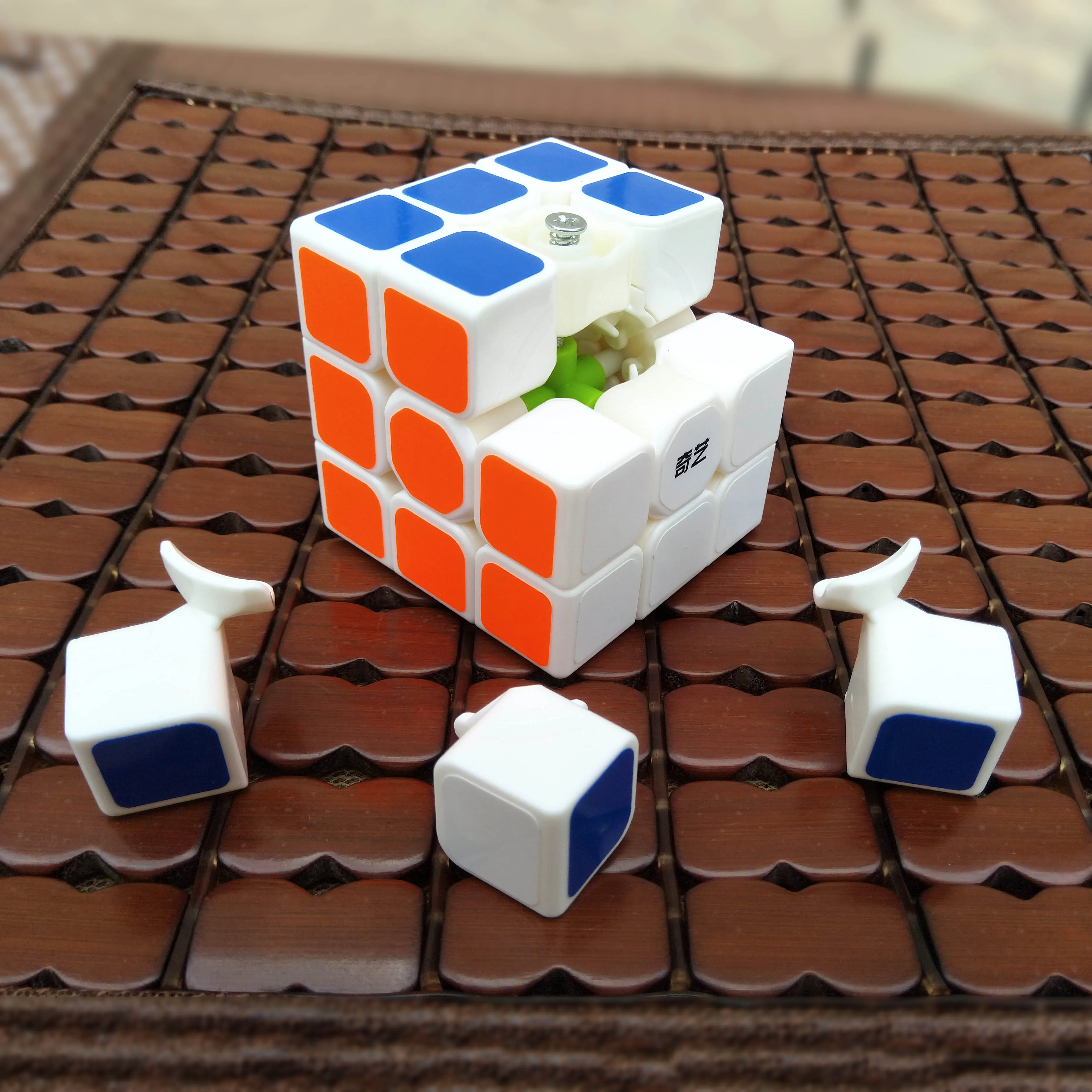 Qiyi волшебный куб 3x3x3 кубик магический Профессиональный головоломка скорость Neo
