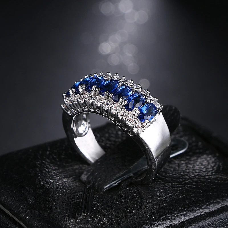 Изысканные женские ювелирные изделия круглой огранки белого синего цветов