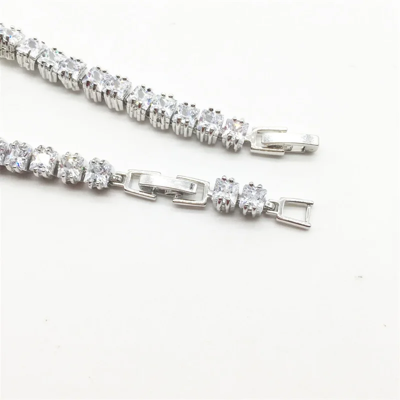 Женский браслет из циркона и камня белого золота 14 карат с прозрачными