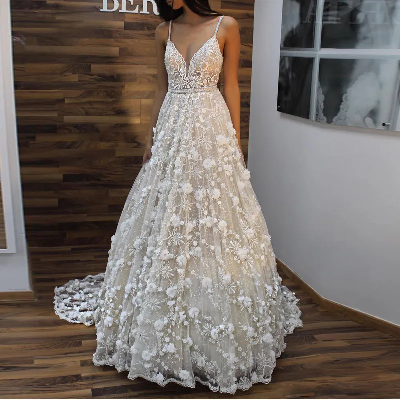 

Amazing Lace Wedding Dresses Spaghetti Straps Backless Bridal Gowns 3D Appliqued Sweep Train Beaded Vestidos De Noiva