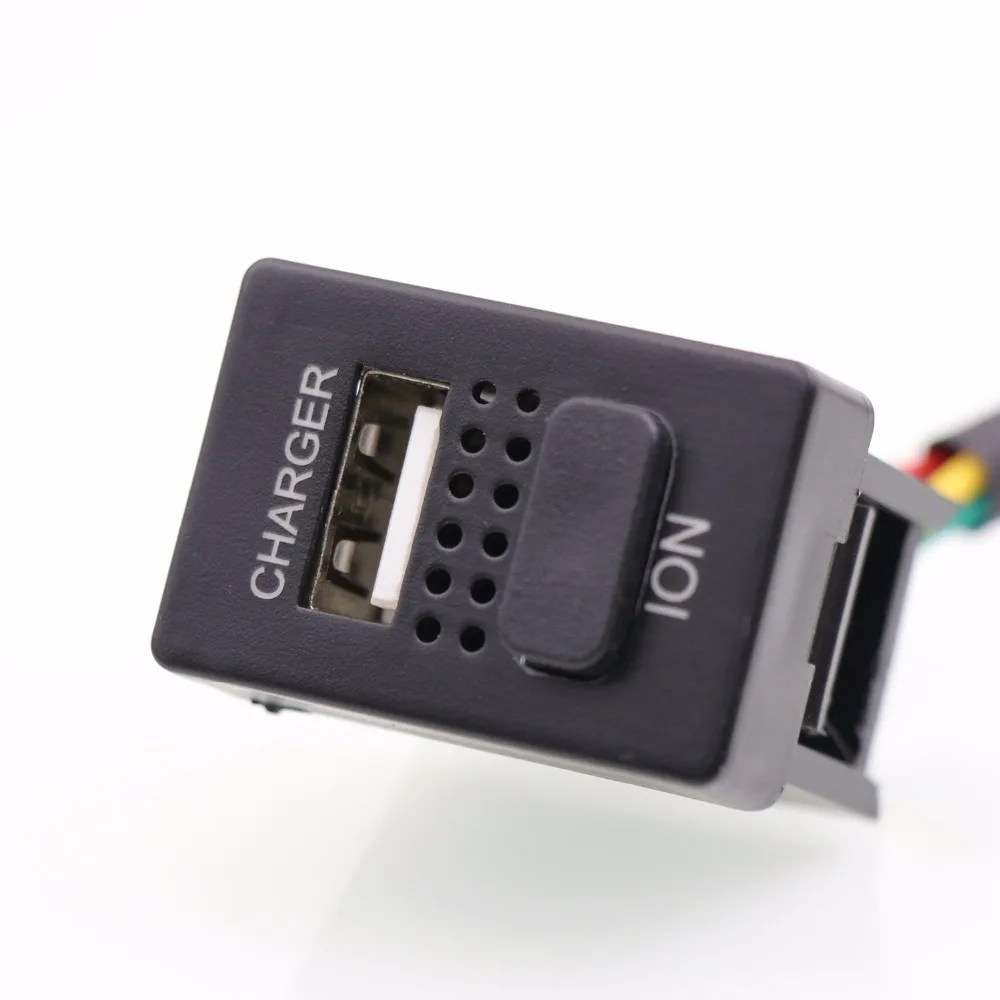 Автомобильное зарядное устройство 2в1 в 5 2 1 а с usb интерфейсом очиститель воздуха