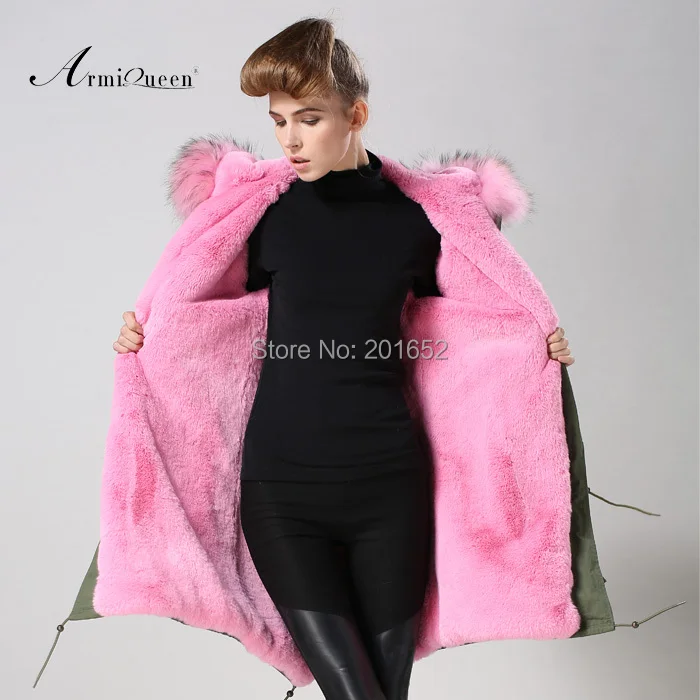 Женская уличная парка с мехом енота на капюшоне | одежда