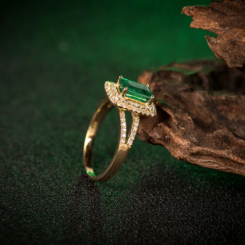 Женское кольцо из 18 каратного желтого золота с натуральным изумрудом 5 х7 мм|emerald