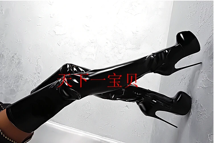 Модные привлекательные черные лаконичные дизайнерские ботинки для подиума