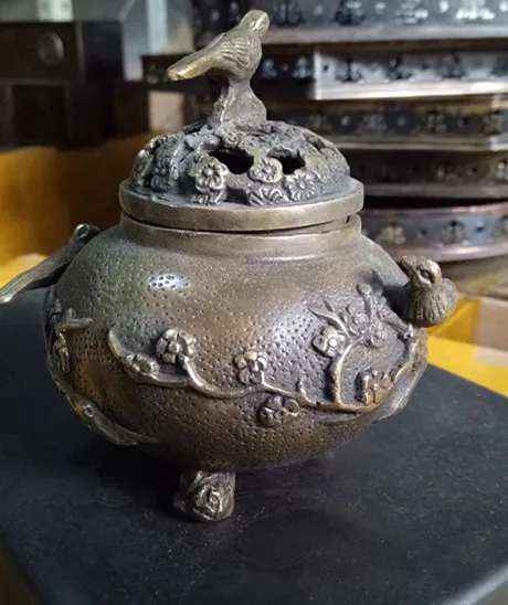 Китайская старинная статуя из красивой бронзы с резьбой и благовониями в