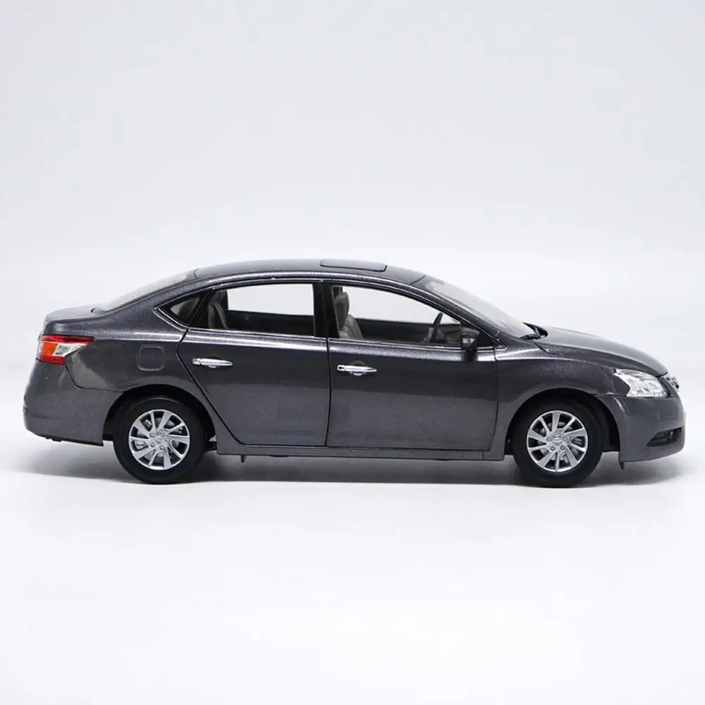 Коллекция литых под давлением моделей автомобилей NISSAN SYLPHY 1/18 в масштабе