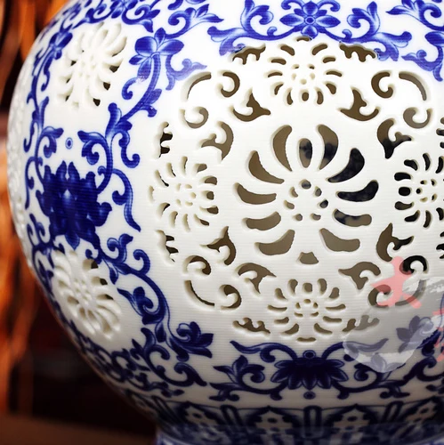 European ceramics in Jingdezhen blue and white porcelain bottle hollow modern bedroom living room furnishing shipping fashion c |