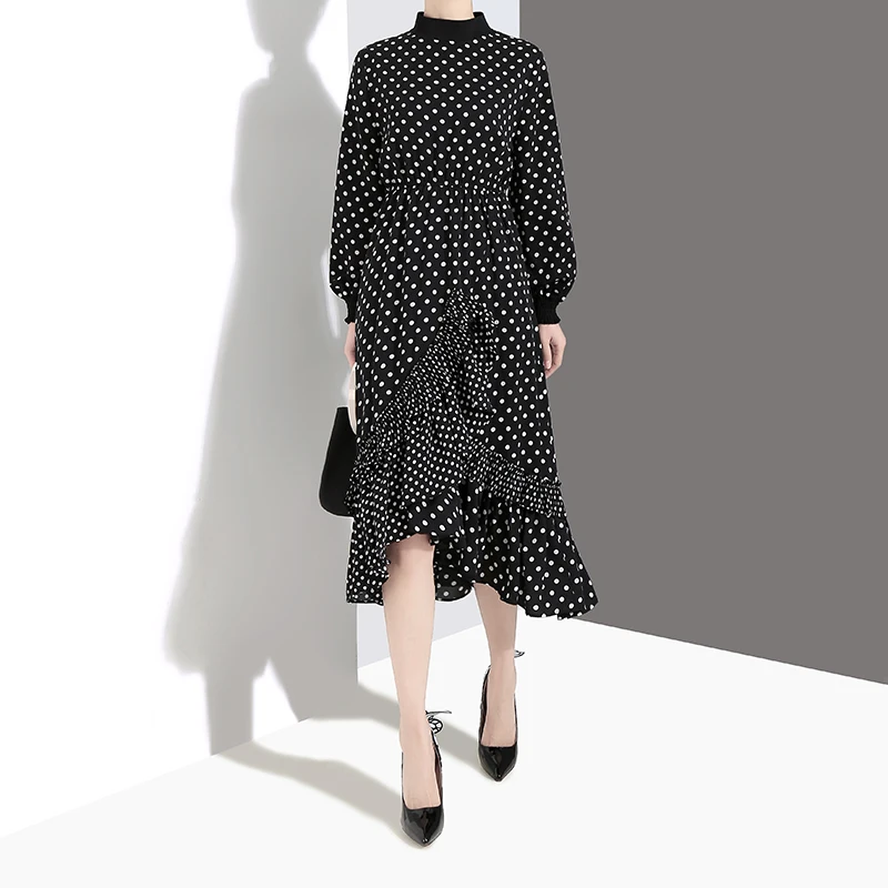 Женское длинное платье в горошек черное элегантное с воротником стойкой