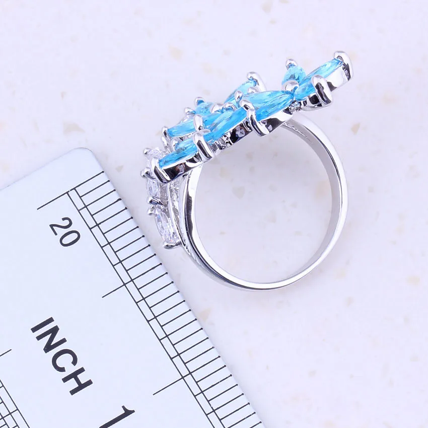 Женские романтичные кольца серебряного цвета с небесно голубым кристаллом и