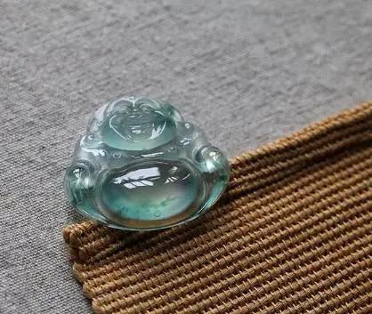 

The natural JADESt pendant is carved with two colors and transparent smile Buddha pendant necklace