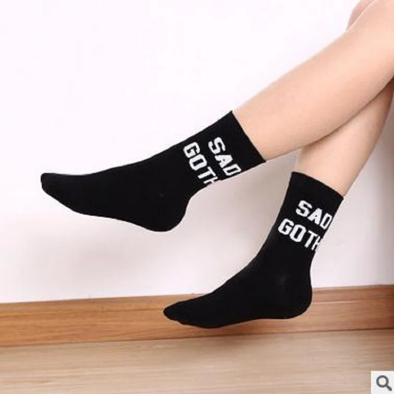 Fashionable beautiful Women's socks  Autumn Winter Black&white Street Fashion Women Skateboard Socks Cool Ootd Funk Hip