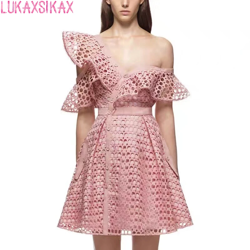 Женское кружевное платье на одно плечо розовое ажурное с оборками весна-лето 2017 |