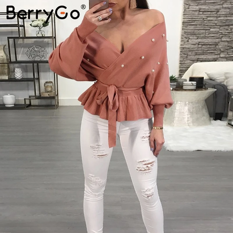BerryGo сексуальный вязаный свитер с открытыми плечами и жемчужной баской Женский