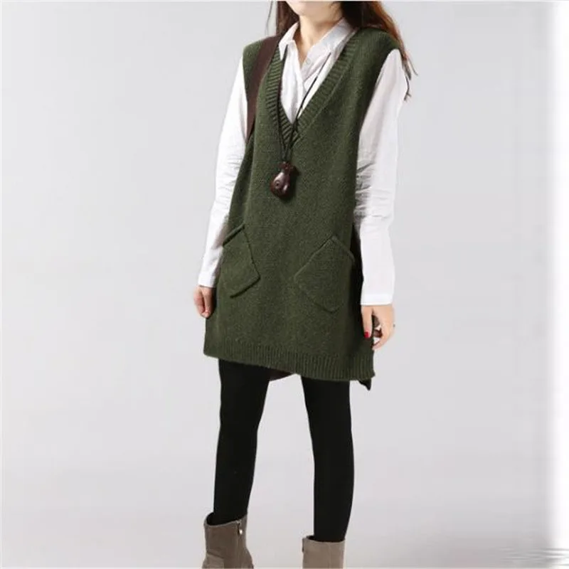 Женский свободный свитер однотонный длинный большого размера с v образным