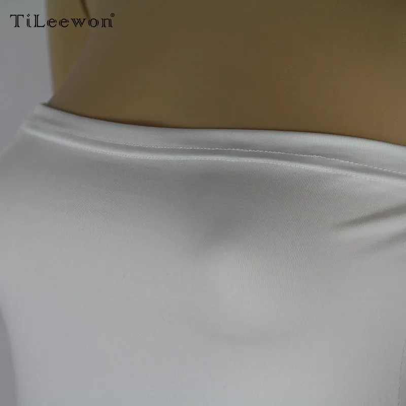 Женское облегающее платье с открытыми плечами белое большого размера без