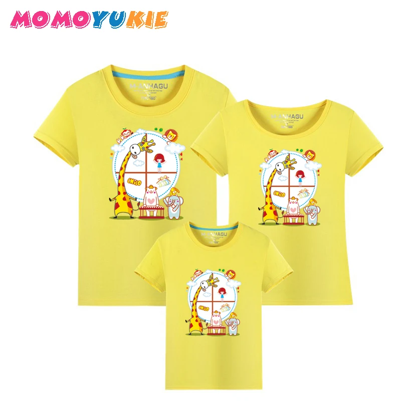 

Summer Family Sets T-Shirt Short Mother Dad Daughter T Shirt Family Look Matching Outfits giraff Print Father and Me Son Clothes