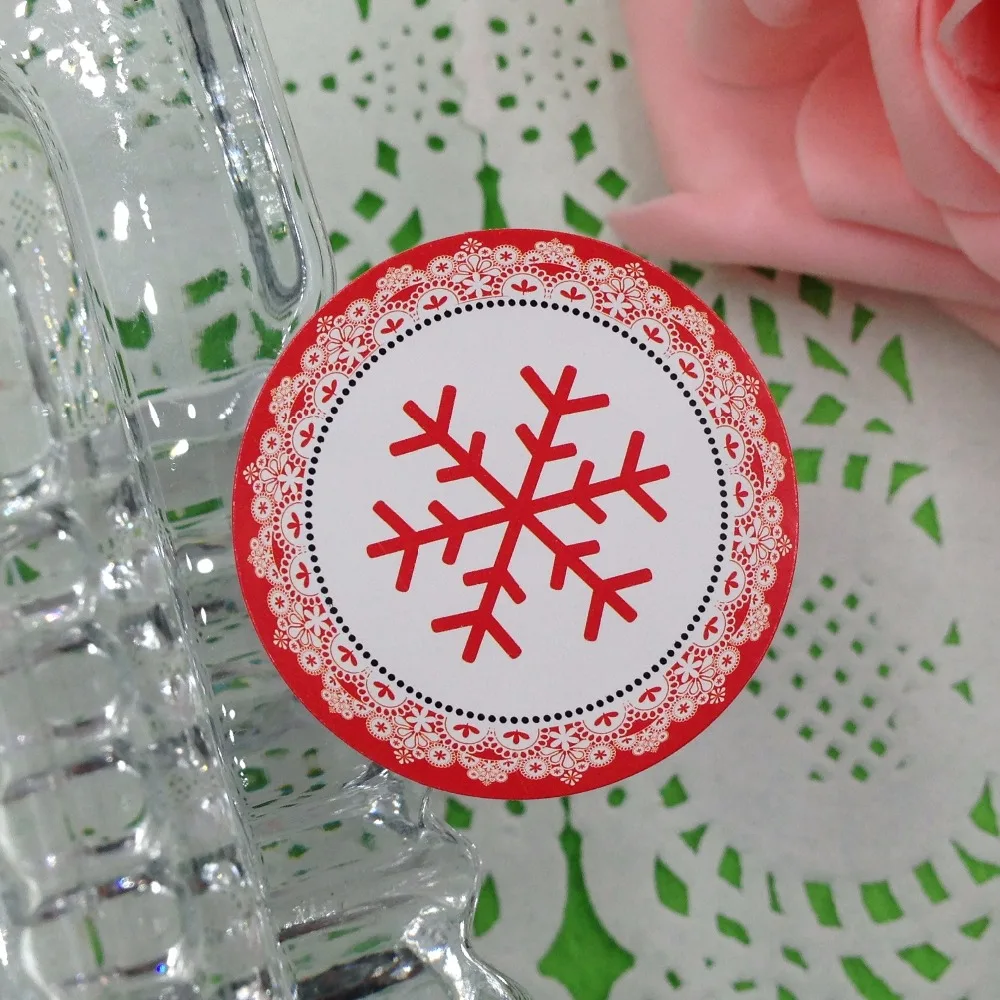 

5000pcs Snowflake pattern pattern Kraft Sticker For diy Hand Made Gift Cake Candy Paper Tags Self Adhesive Stickers Label