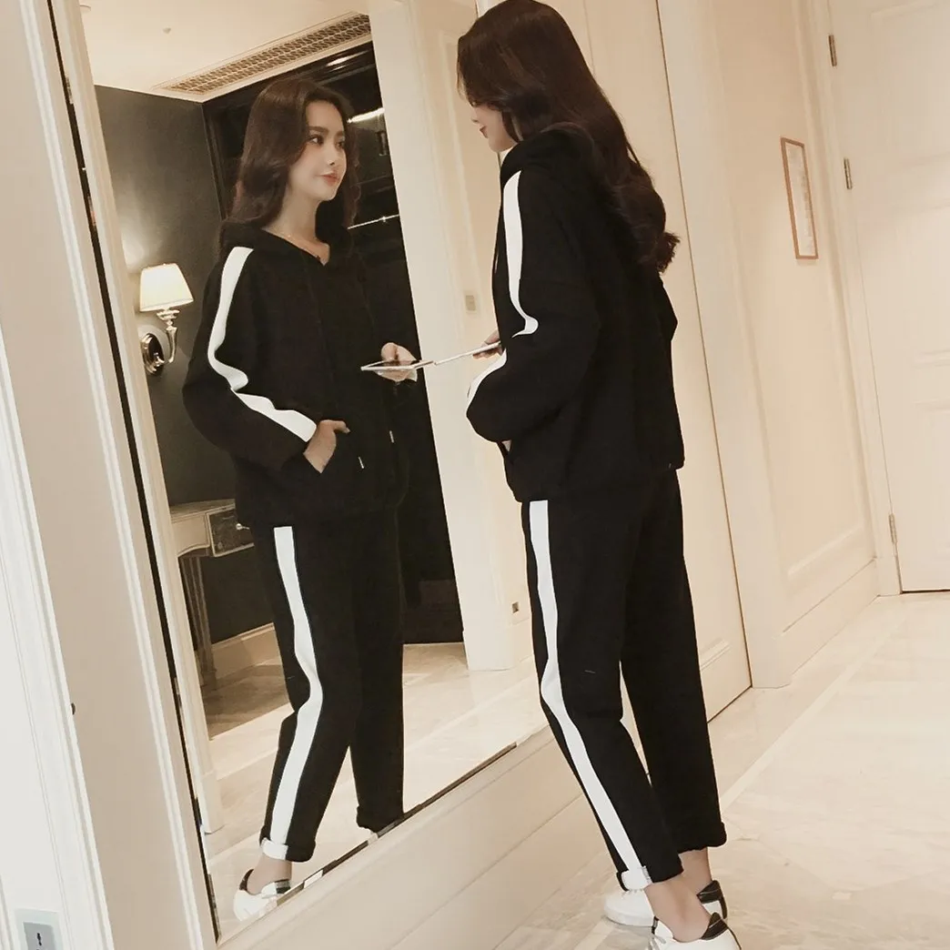 Женский спортивный костюм свободный с эластичной талией в полоску