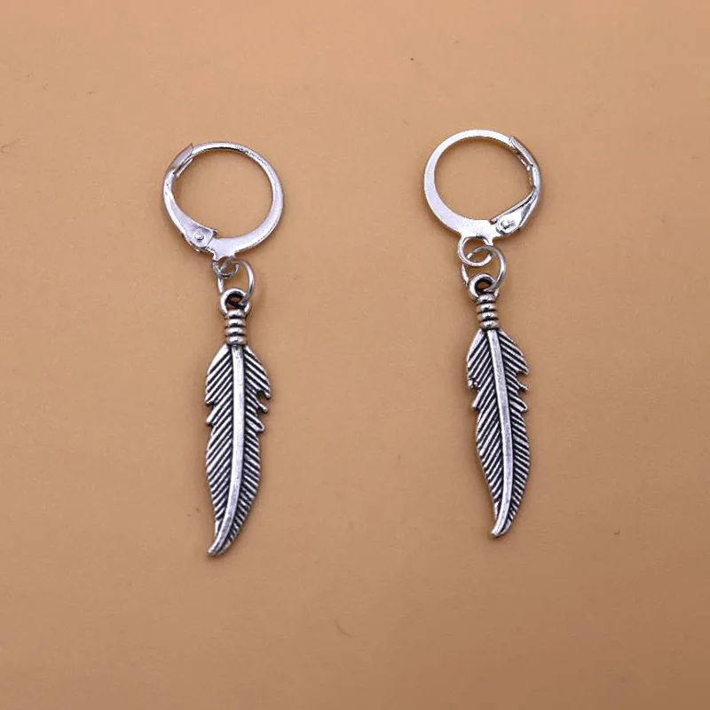 Женские серьги кольца в виде листьев серебристого цвета|Серьги-кольца| |