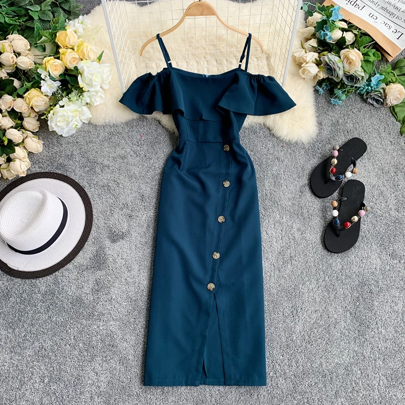 Женское платье с открытыми плечами асимметричное однобортное оборками на