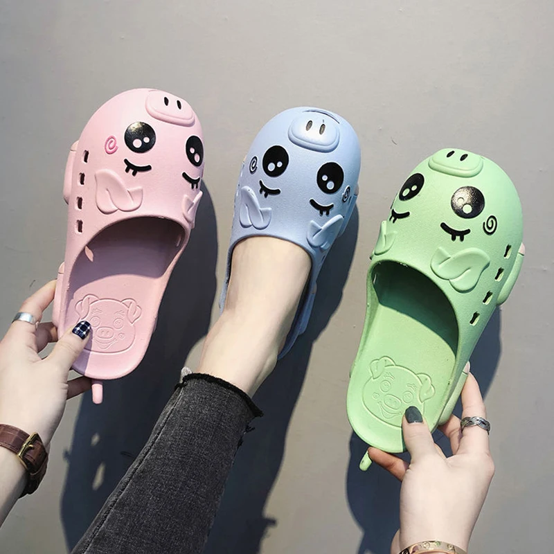 

IF 2019 New Hospital Medical Flat Non-slip Work Shoes Nurse Shoes Casual Summer Breathable Slipper PVC Hole Female Beach Sandals