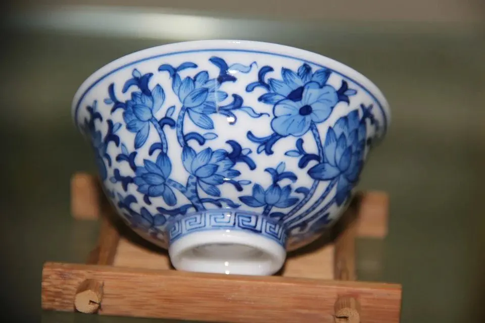 Уникальная китайская сине белая антикварная чашка для чая Lotus puer с ручной