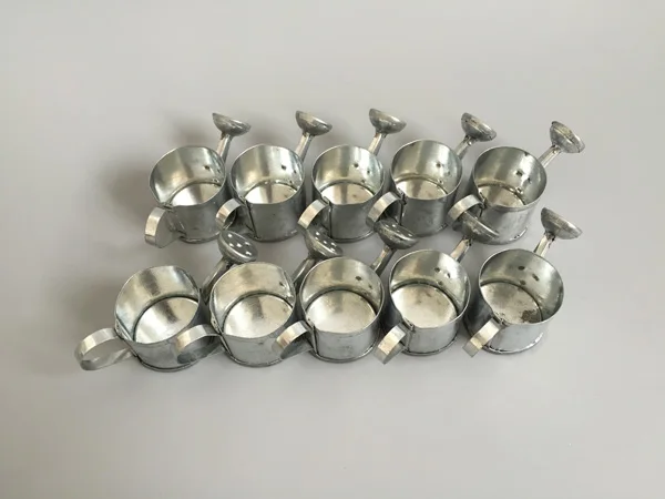 50 шт./лот D3.5XH3cm Минимальная металлическая декоративная игрушка поливки банки