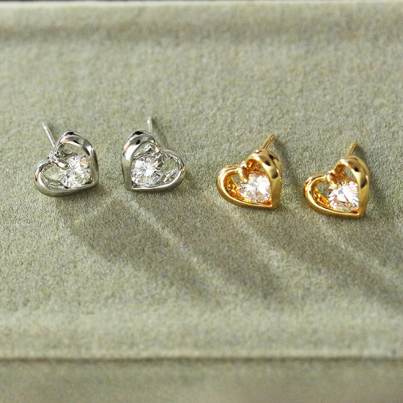 Женские серьги-гвоздики с ажурным сердечком фианитами | Украшения и аксессуары